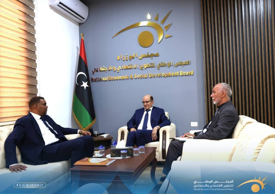 لقاء مع صندوق تنمية الموارد البشرية من أجل التنسيق والتعاون لتنفيذ برامج استيعاب الخريجين وإعداد القادة