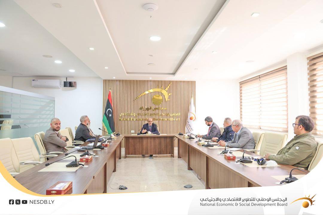 اللجنة الاستشارية للاستراتيجية الوطنية للأزمات تبحث مع الهلال الأحمر الليبي تعزيز دوره في المراحل الثلاث للاستجابة